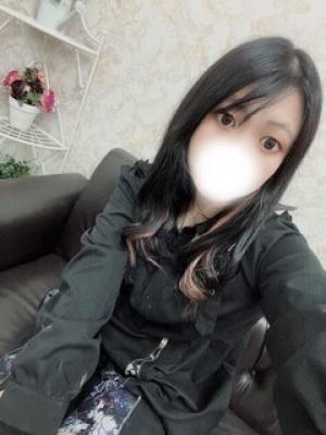 つきな